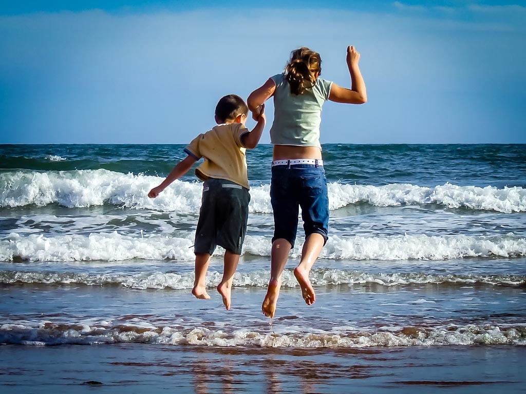 People photograph — Jumping waves in the sea