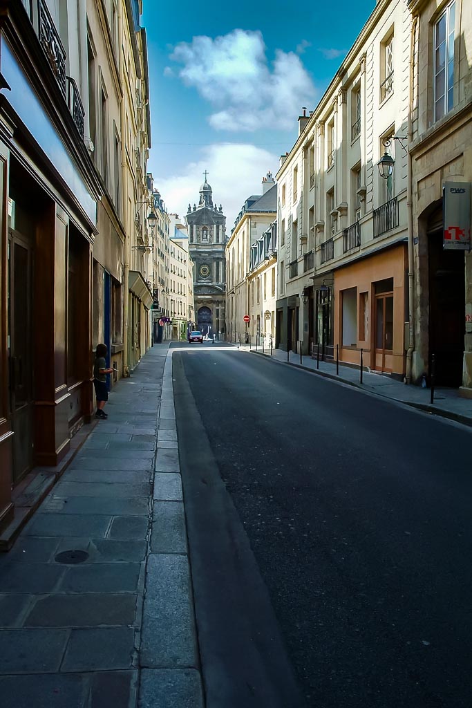 Travel photograph — Street in Paris